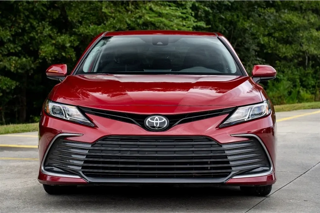 2022 Toyota Camry LE photo 1