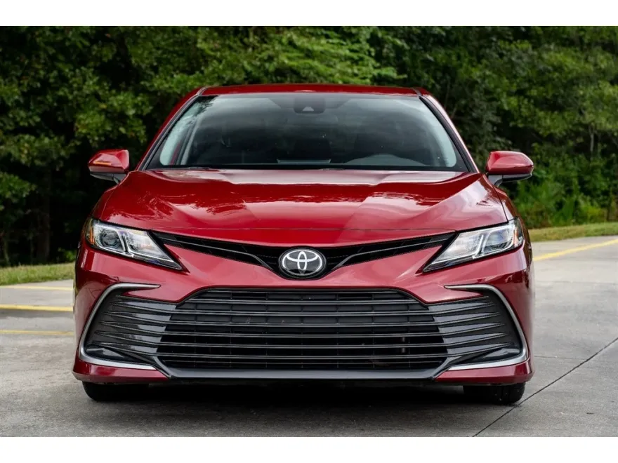 2022 Toyota Camry LE photo 1