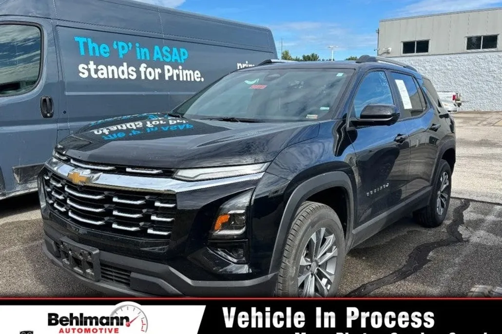 2025 Chevrolet Equinox LT photo 1