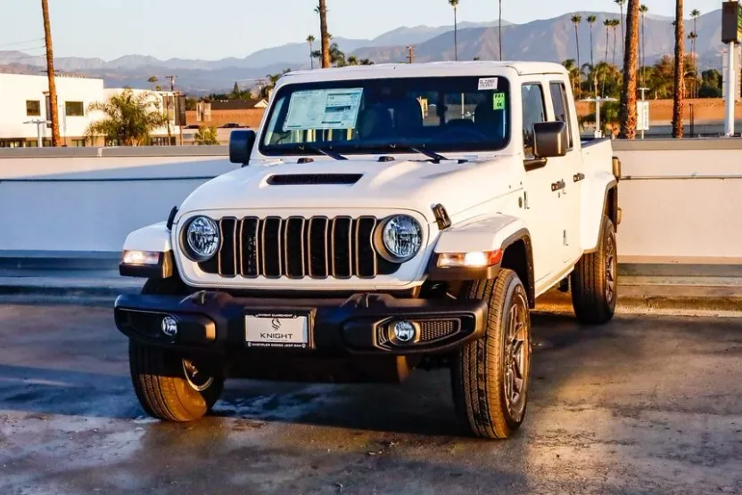 2025 Jeep Gladiator Sport S photo 1