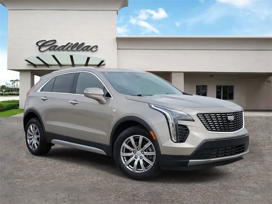 2022 Cadillac XT4 Premium Luxury photo 1