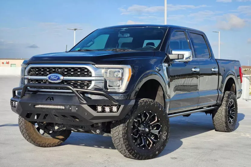 2023 Ford F-150 Platinum photo 1