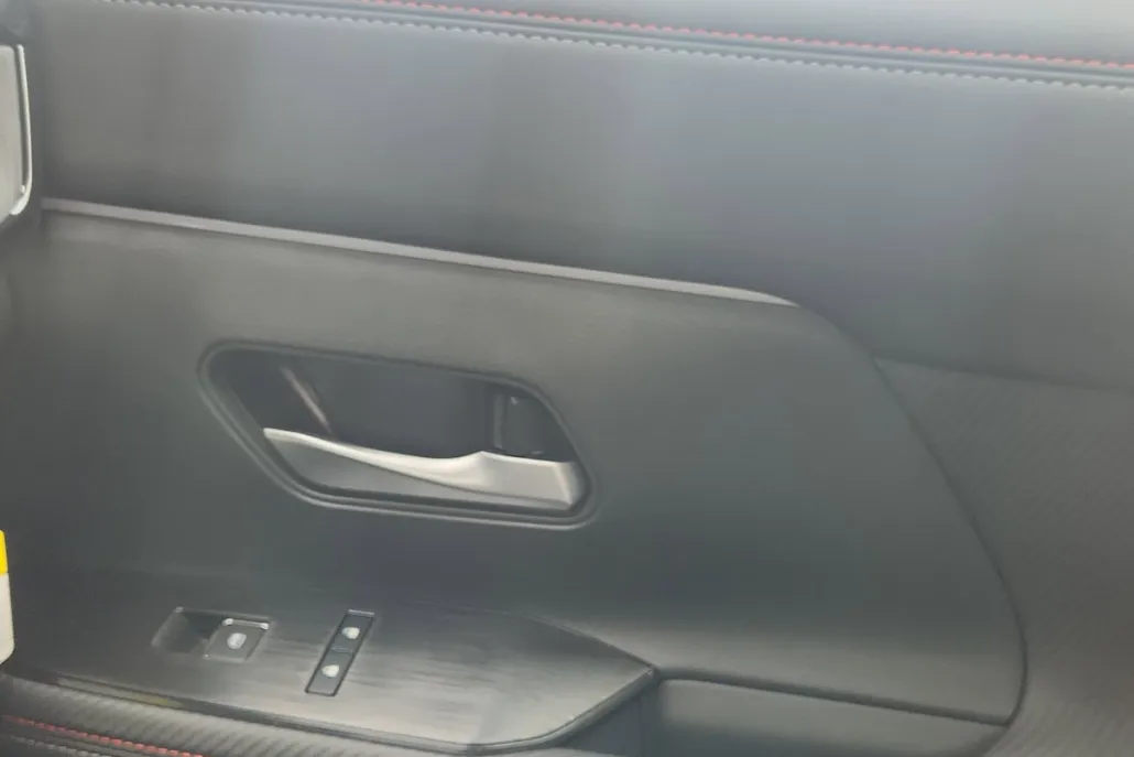 2026 Nissan Kicks SR photo 1