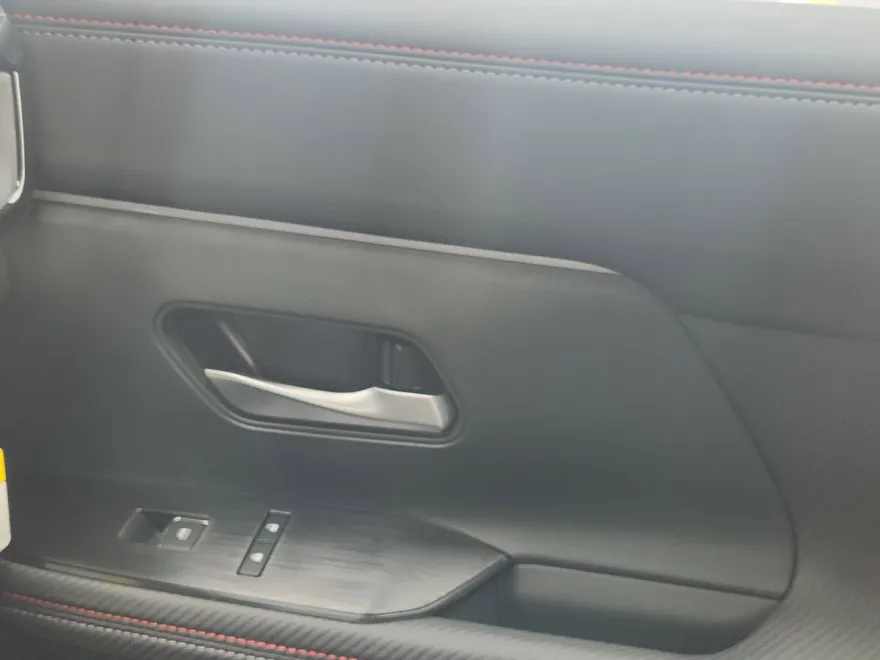 2026 Nissan Kicks SR photo 1