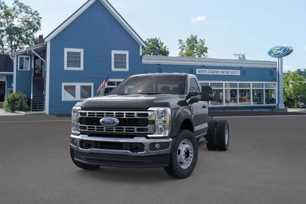 2025 Ford F-600 photo 1