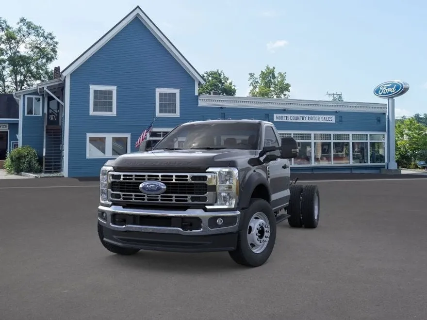 2025 Ford F-600 photo 1
