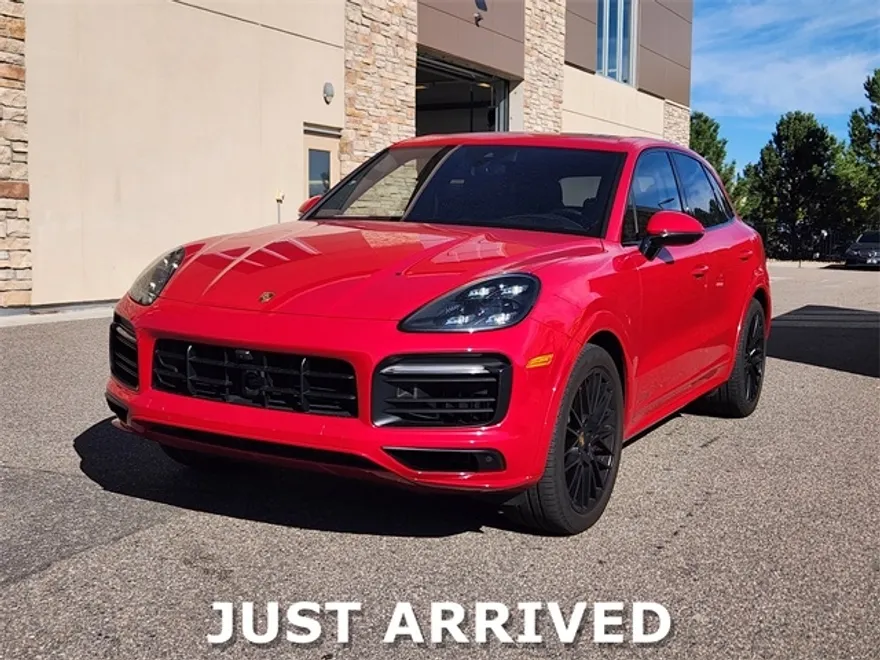 2022 Porsche Cayenne GTS photo 1