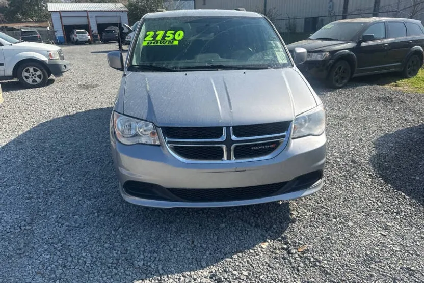 2016 Dodge Grand Caravan SXT photo 1