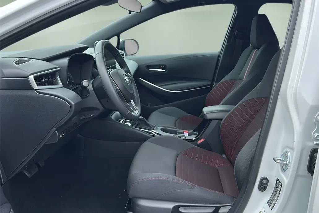 2023 Toyota Corolla SE photo 1