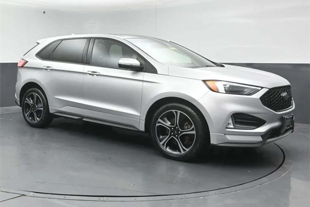 2019 Ford Edge ST photo 1