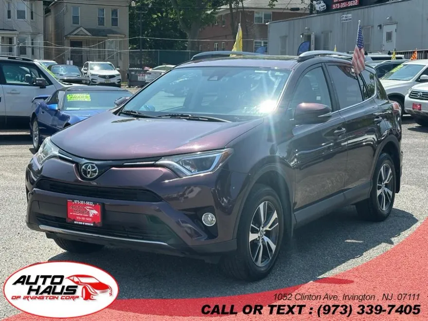 2017 Toyota RAV4 XLE photo 1
