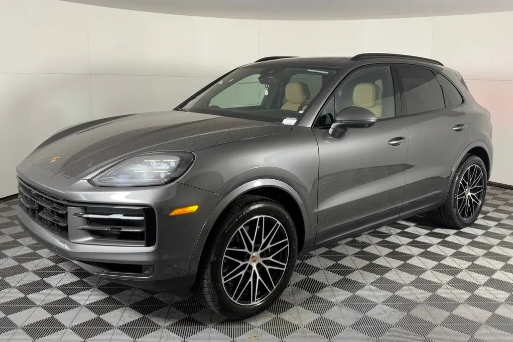 2025 Porsche Cayenne photo 1