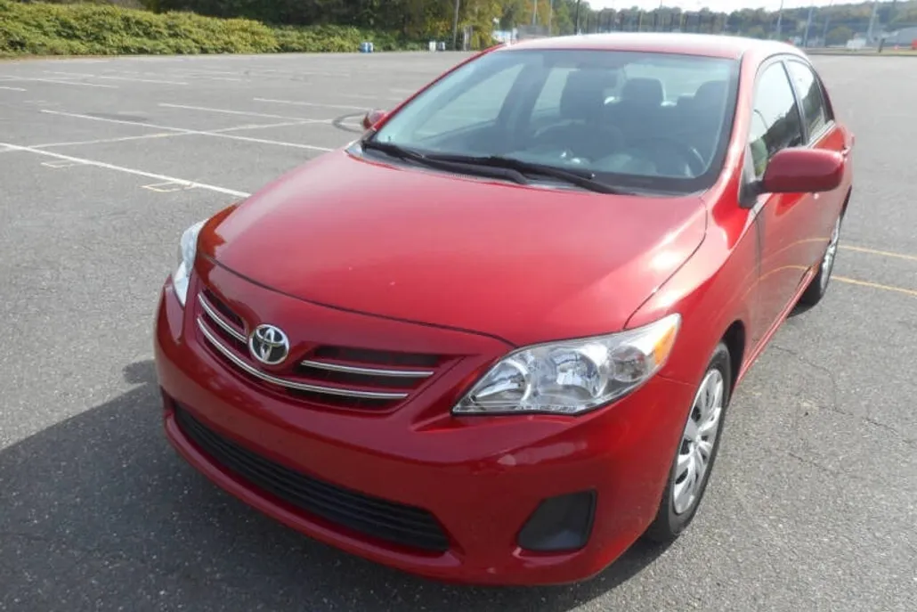 2013 Toyota Corolla LE photo 1