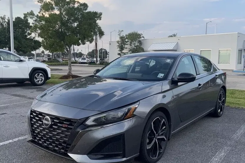 2024 Nissan Altima 2.5 SR photo 1