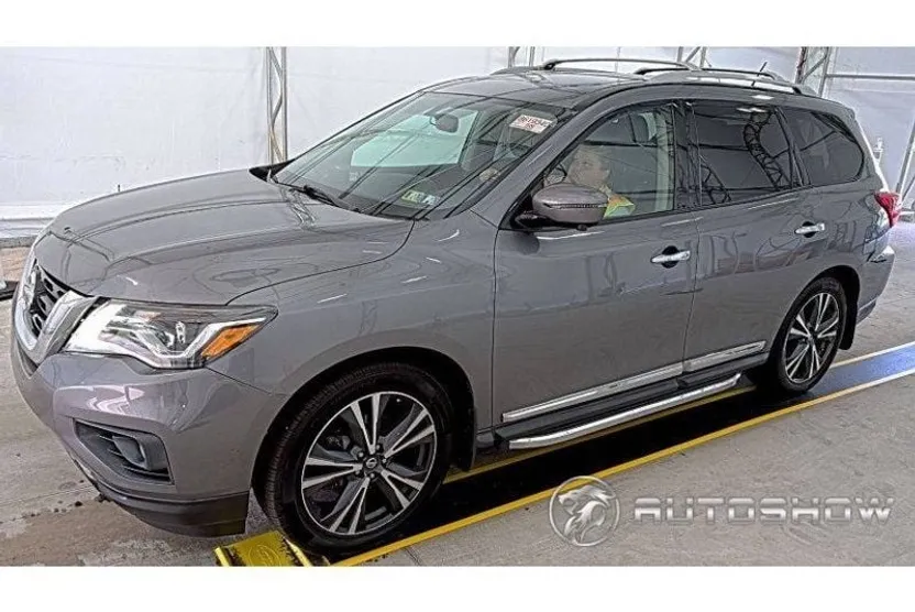 2018 Nissan Pathfinder 4x4 Platinum photo 1