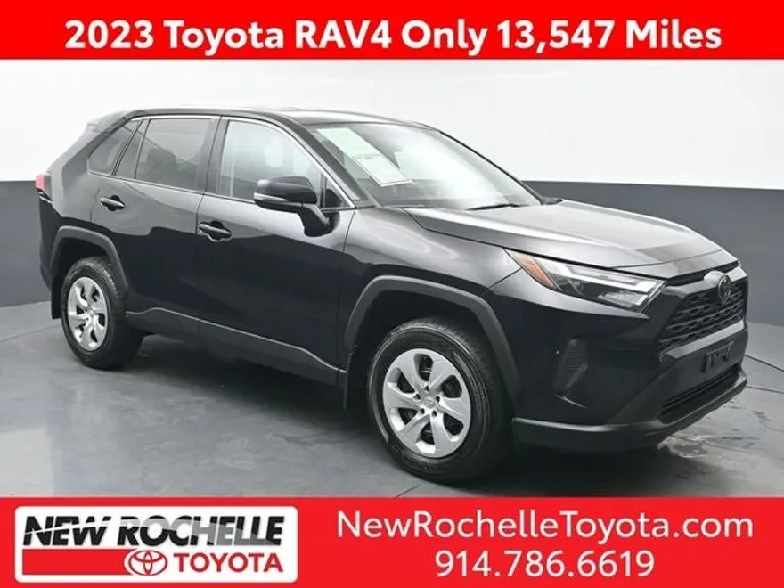 2023 Toyota RAV4 LE photo 1