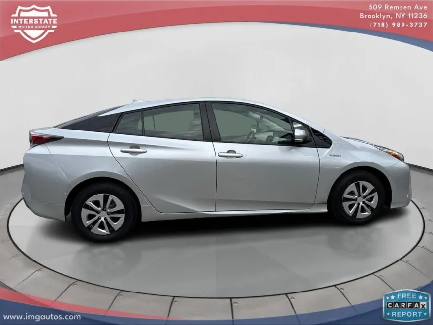 2017 Toyota Prius Two photo 1