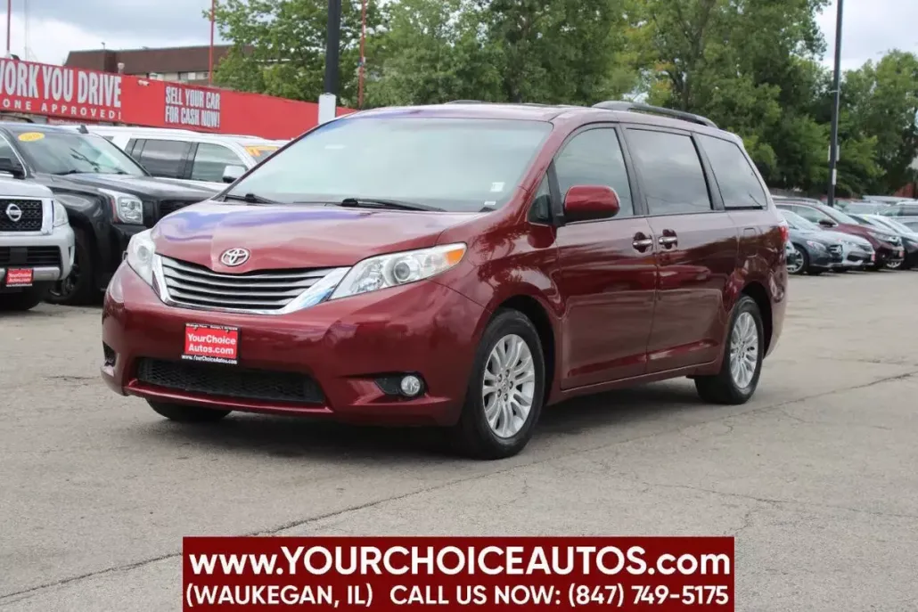 2017 Toyota Sienna XLE Premium photo 1