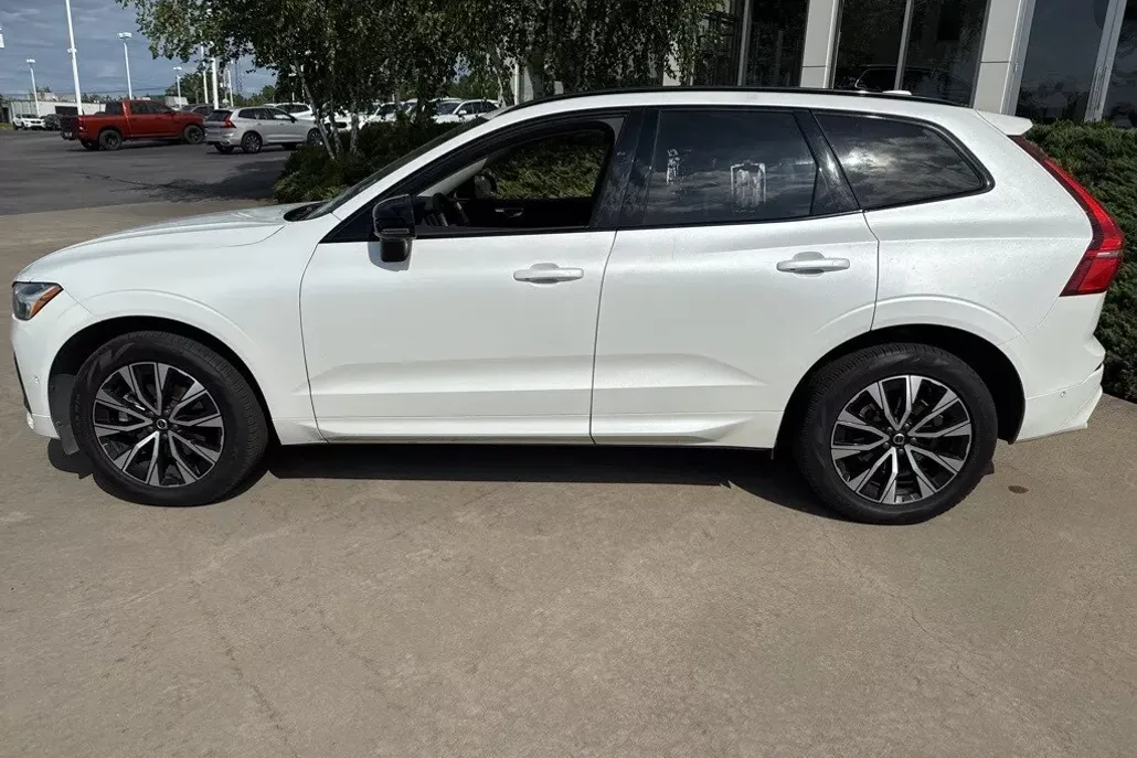 2025 Volvo XC60 B5 Plus photo 1