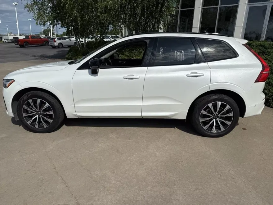 2025 Volvo XC60 B5 Plus photo 1
