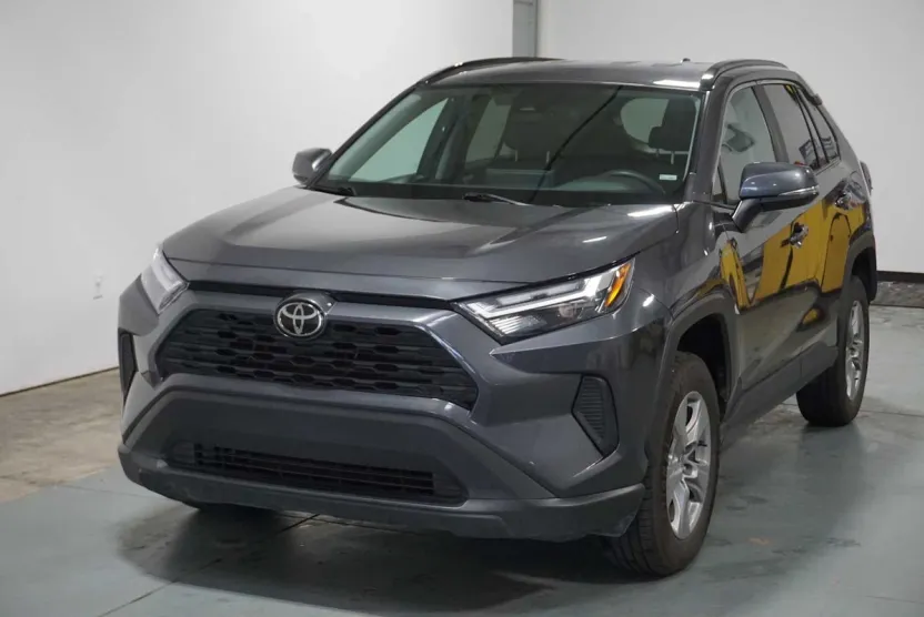 2024 Toyota RAV4 XLE photo 1