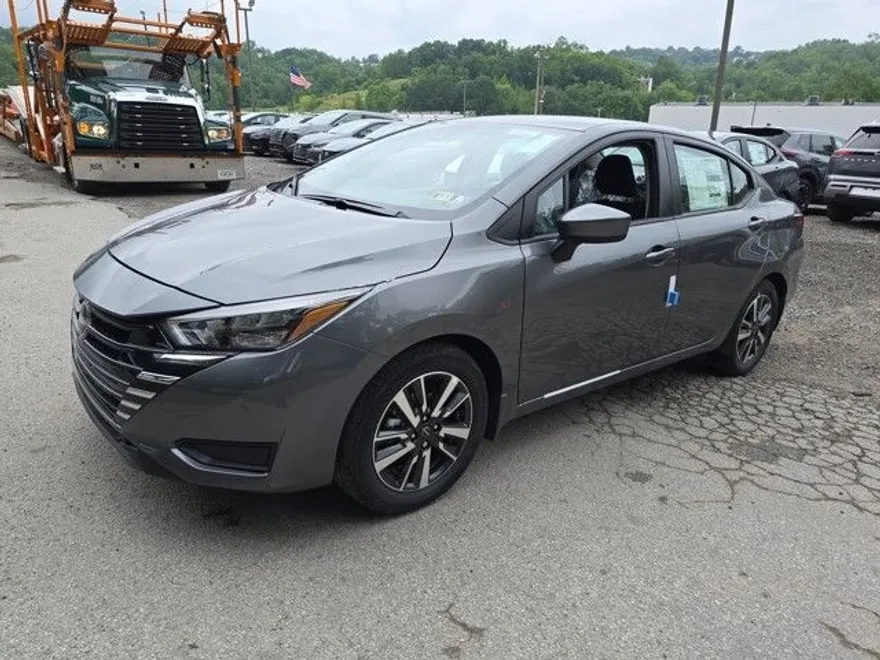 2025 Nissan Versa 1.6 SV photo 1