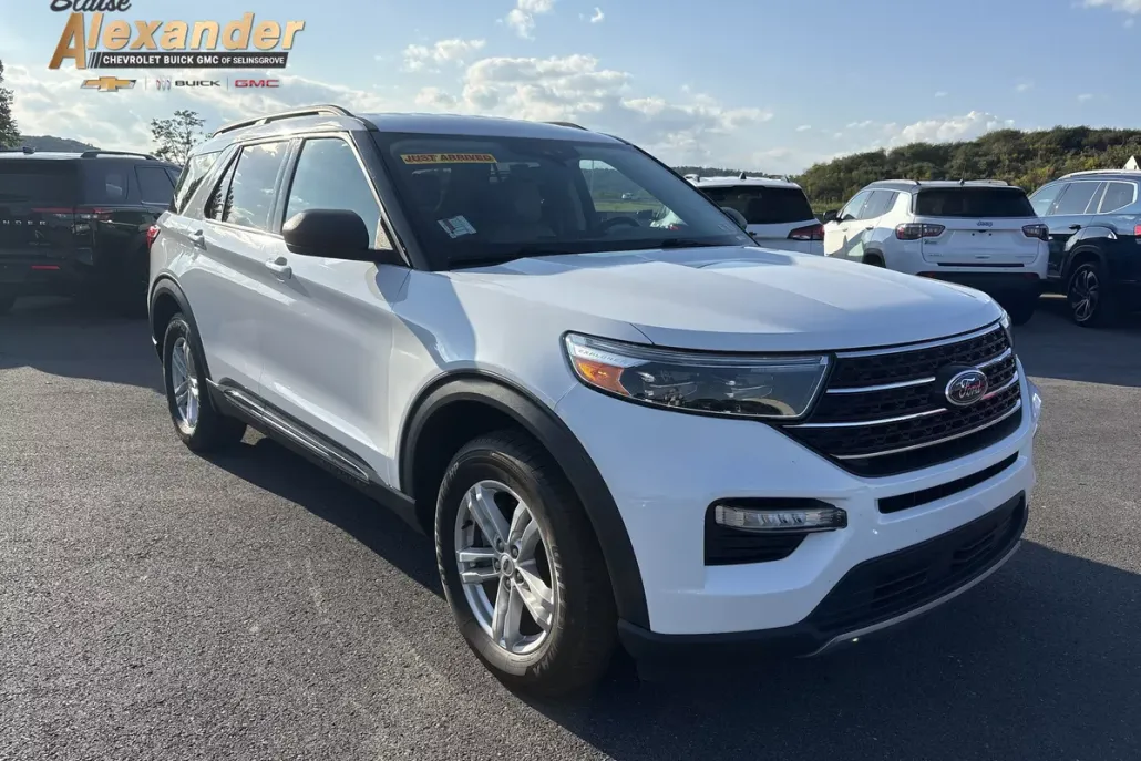 2023 Ford Explorer XLT photo 1