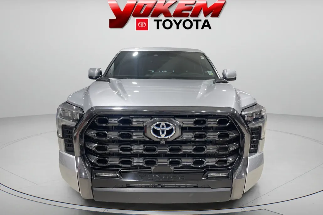 2023 Toyota Tundra Platinum photo 1