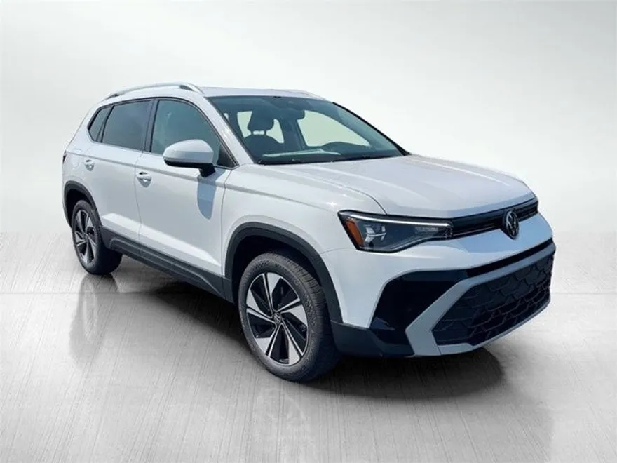 2025 Volkswagen Taos SE photo 1