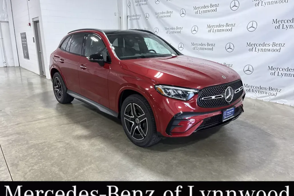 2025 Mercedes Benz GLC 300 4MATIC photo 1