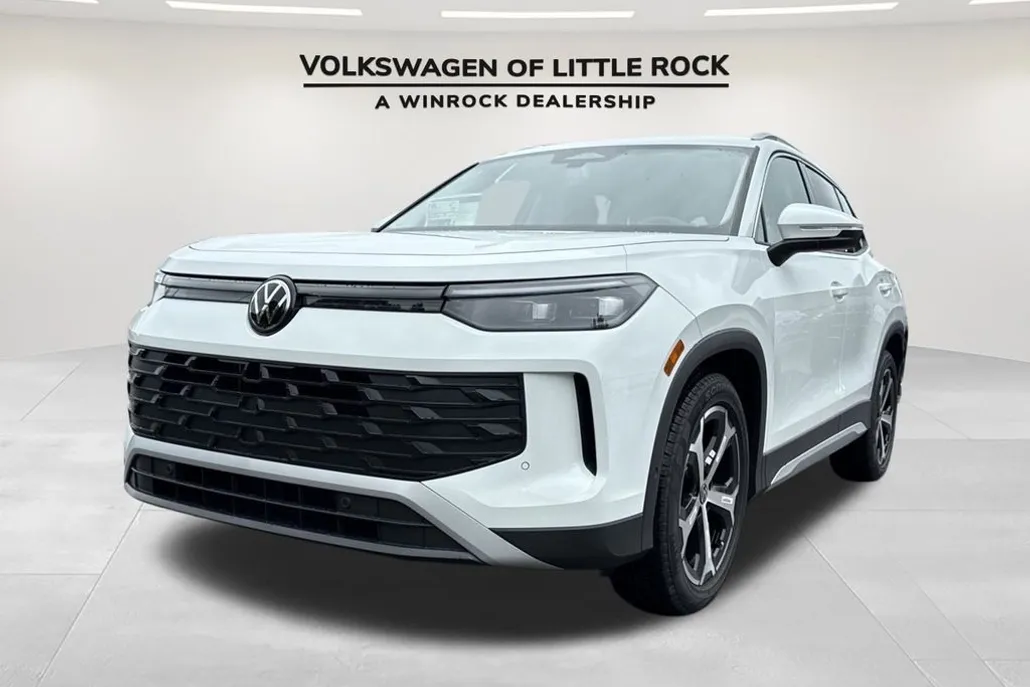 2025 Volkswagen Tiguan SE photo 1