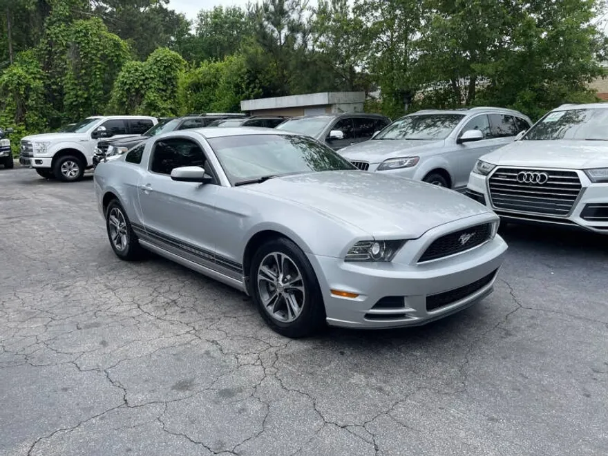 2013 Ford Mustang V6 photo 1