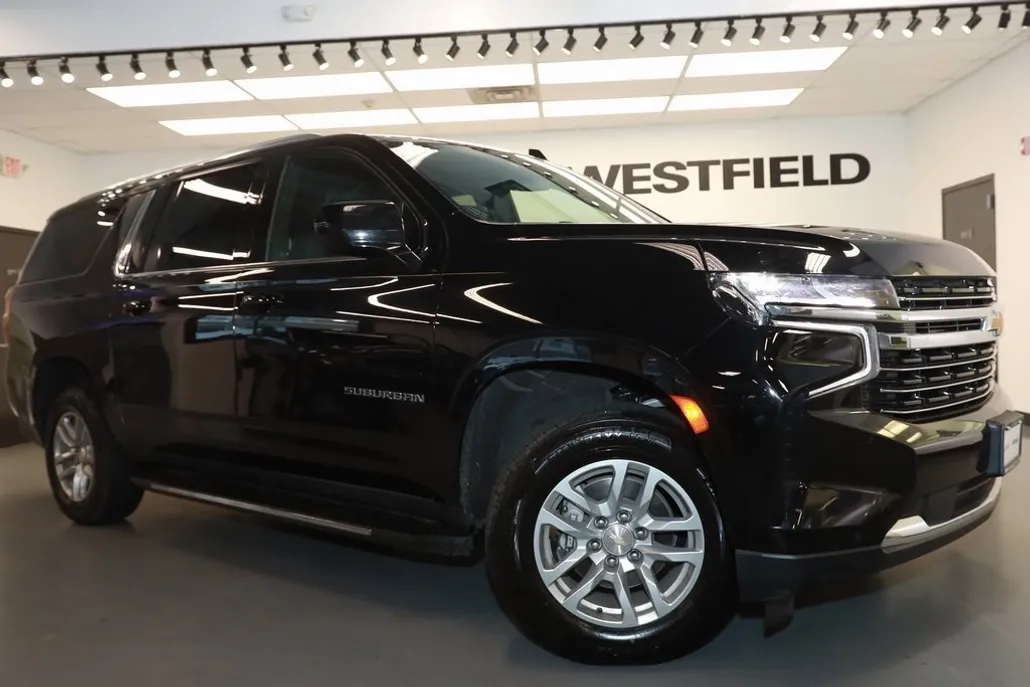 2024 Chevrolet Suburban LT photo 1