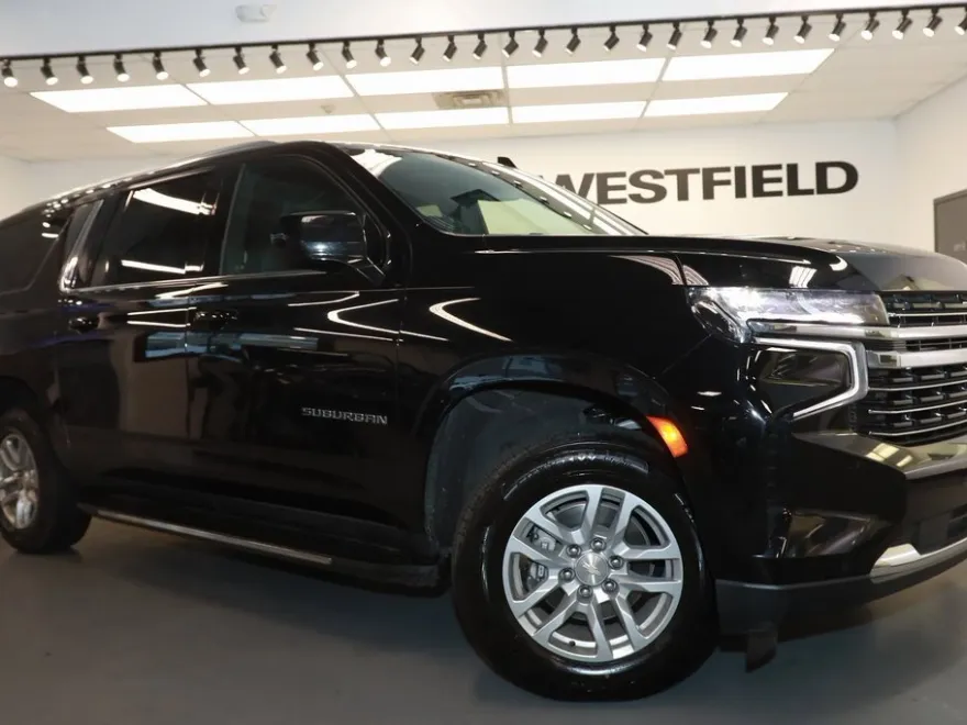 2024 Chevrolet Suburban LT photo 1