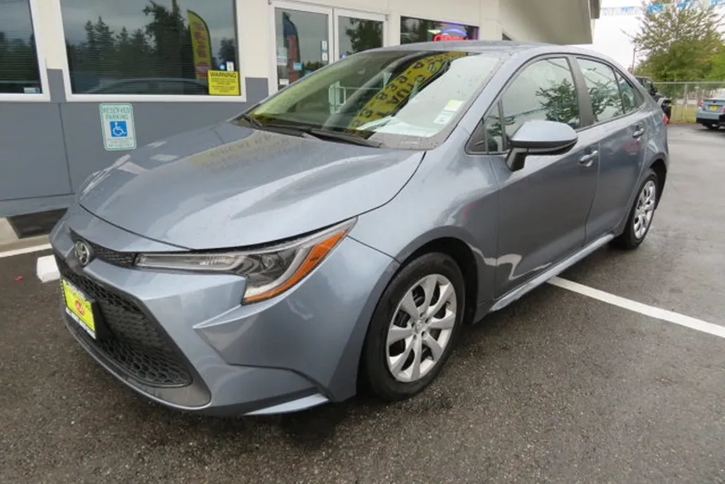 2022 Toyota Corolla LE photo 1