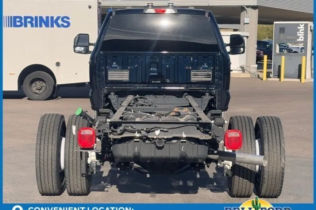2024 Ford F-550 photo 1
