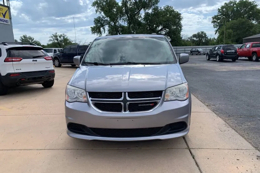 2014 Dodge Grand Caravan SXT photo 1