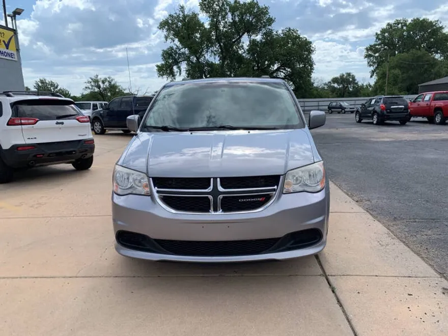 2014 Dodge Grand Caravan SXT photo 1