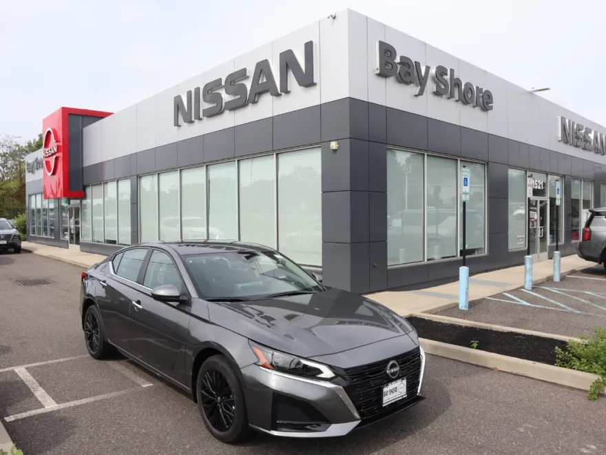 2025 Nissan Altima SV photo 1