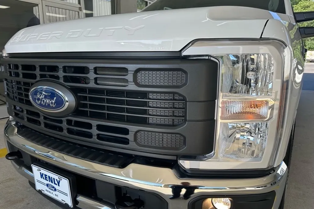 2025 Ford F-350 XL photo 1