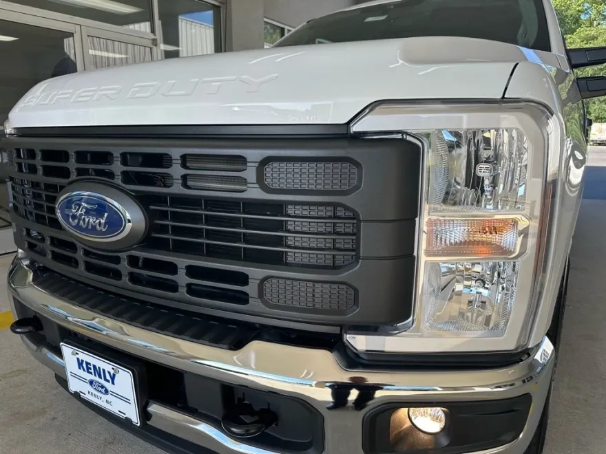 2025 Ford F-350 XL photo 1