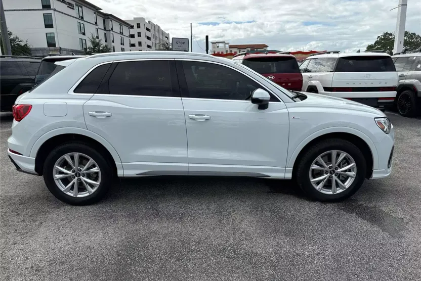 2022 Audi Q3 S line Premium Plus photo 1