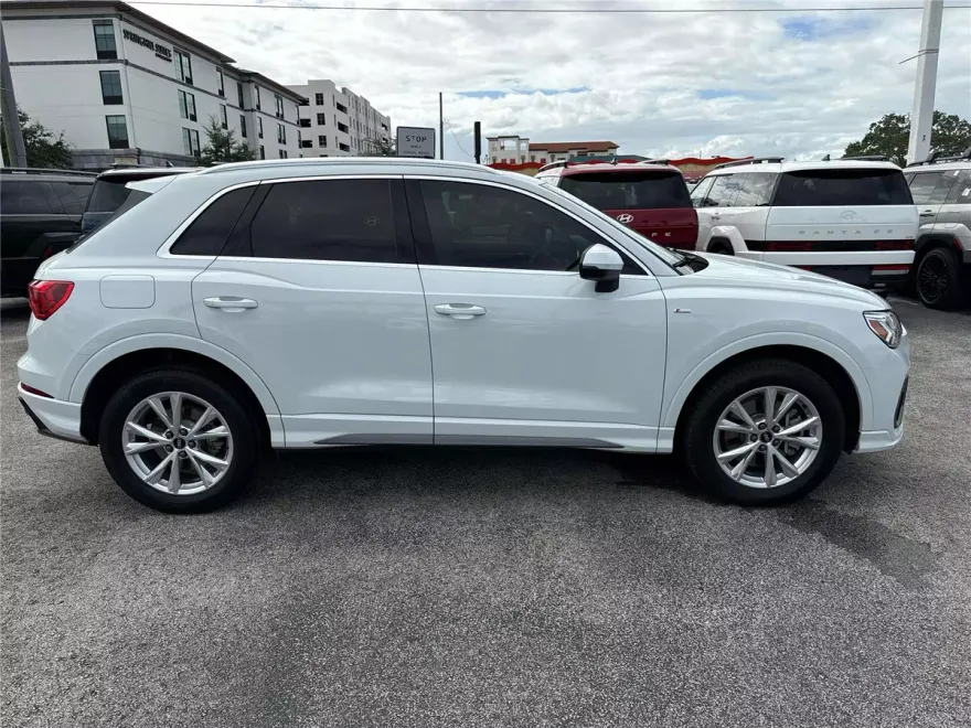 2022 Audi Q3 S line Premium Plus photo 1