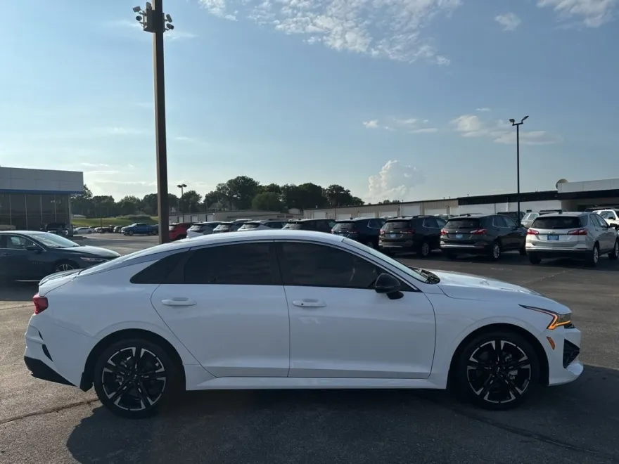 2023 Kia K5 GT-Line photo 1