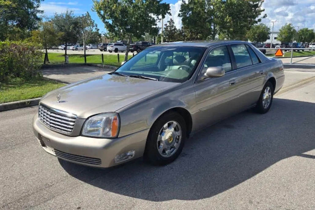 2000 Cadillac DeVille photo 1