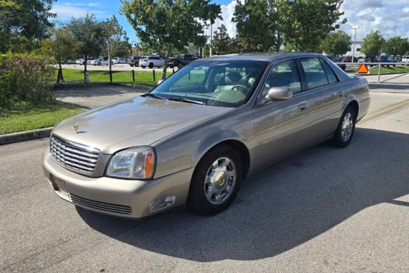 2000 Cadillac DeVille photo 1