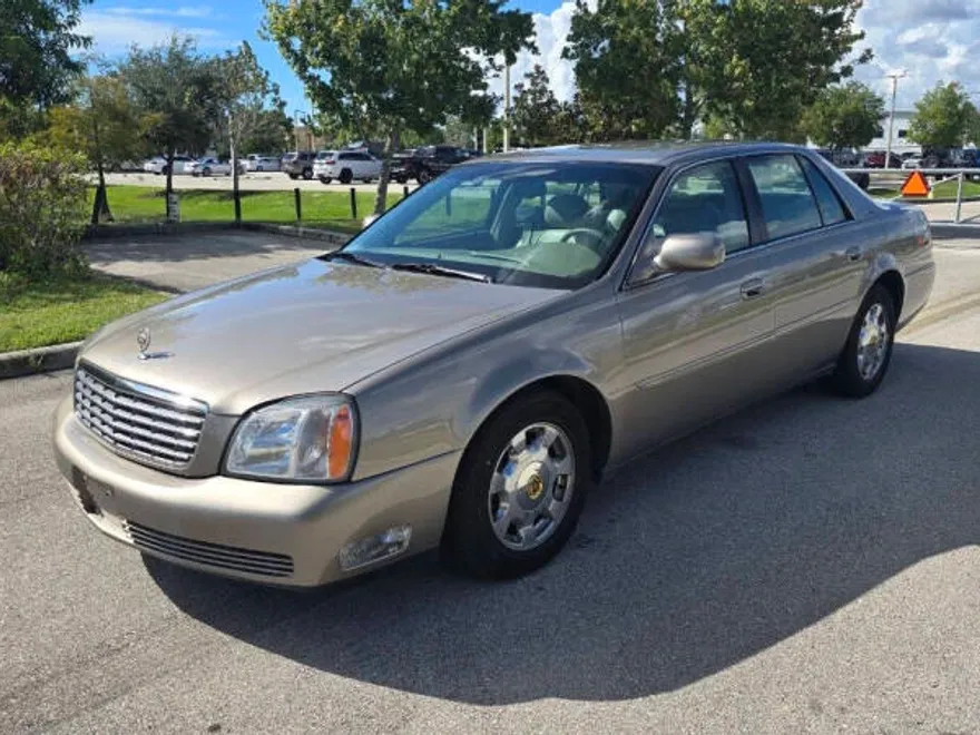 2000 Cadillac DeVille photo 1