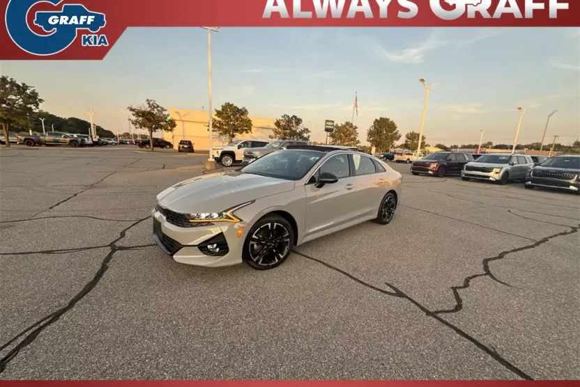 2024 Kia K5 GT-Line photo 1