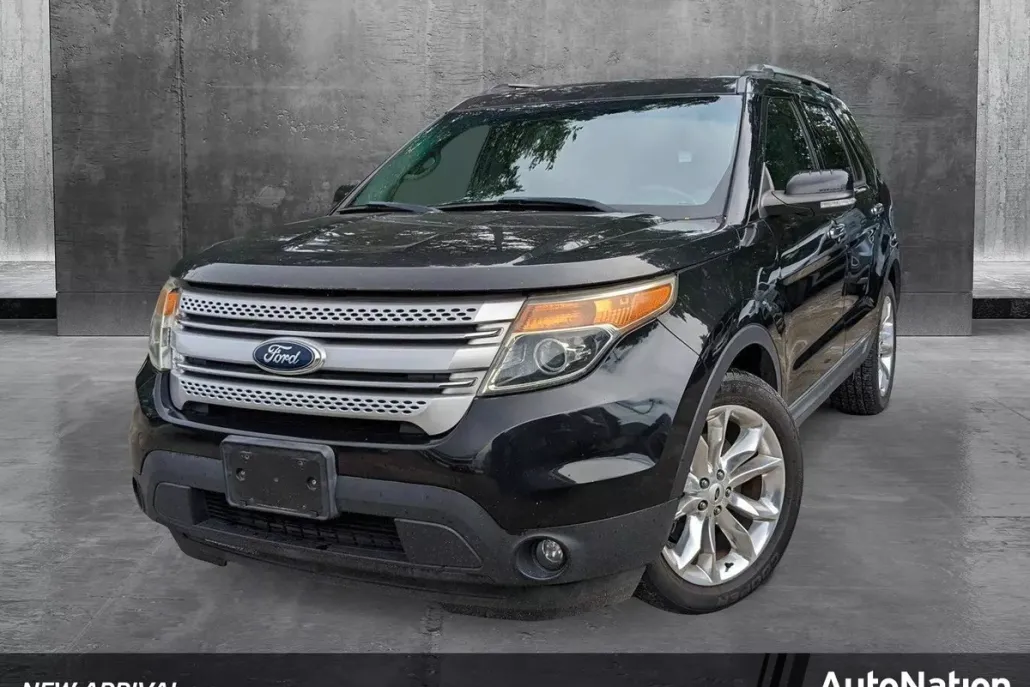 2015 Ford Explorer XLT photo 1