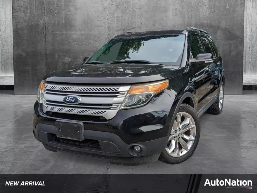 2015 Ford Explorer XLT photo 1